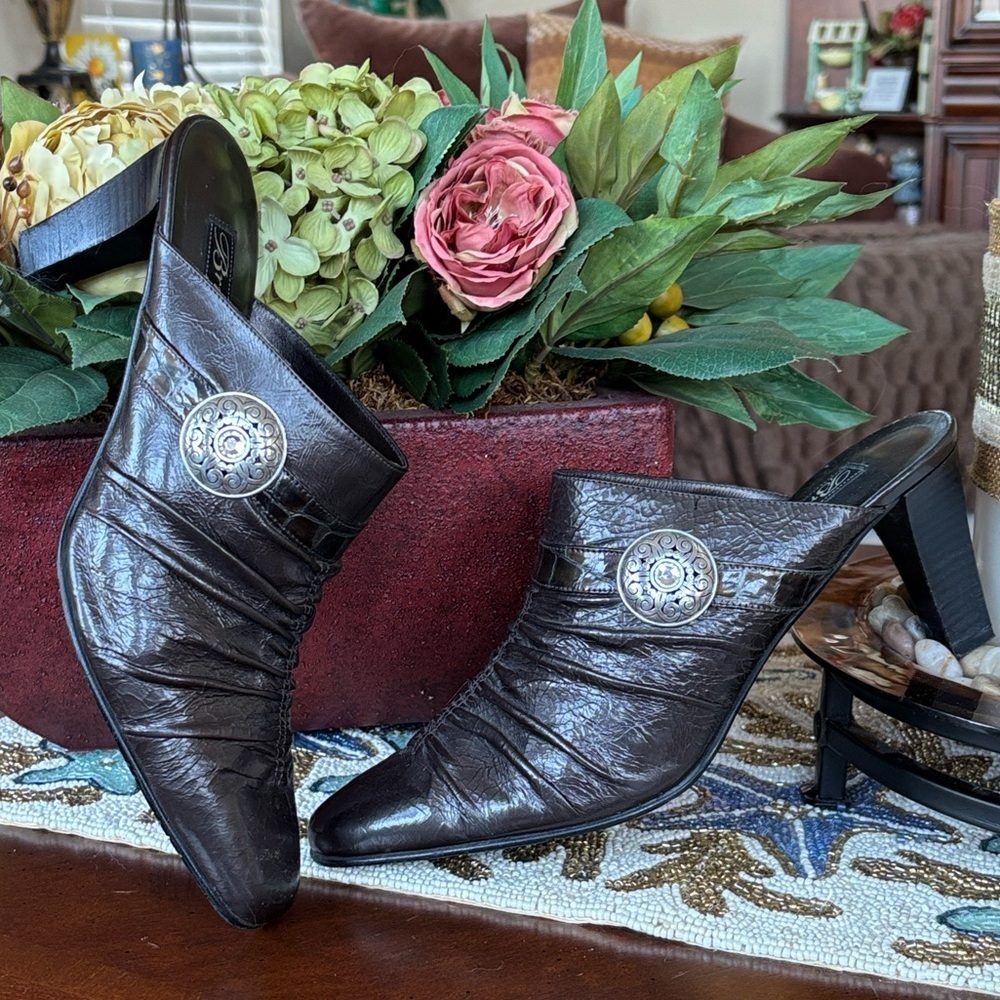 Brighton Rubens Brown Ruched Patent Leather Mules Heeled Clog Silver Medallion